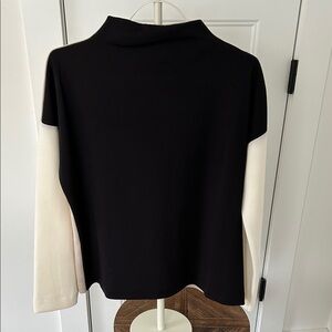 Cable & Gauge Yummy Black and Cream Colorblock Women's Top